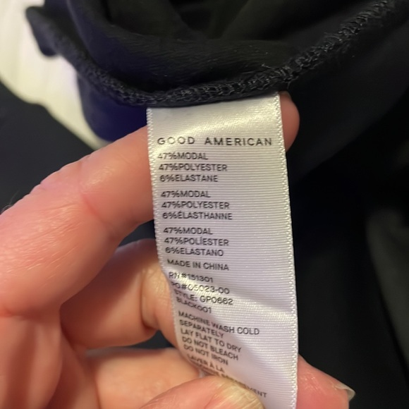 BNWT. Good American black joggers. Drawstring with pockets. Size 1 - Picture 6 of 7